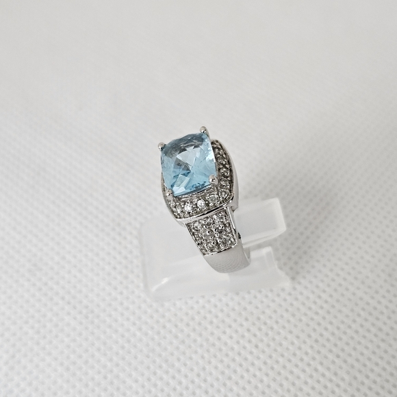 Vintage Genuine Blue Topaz & Diamond Ring Sterling Silver Size 6! - Picture 4 of 9